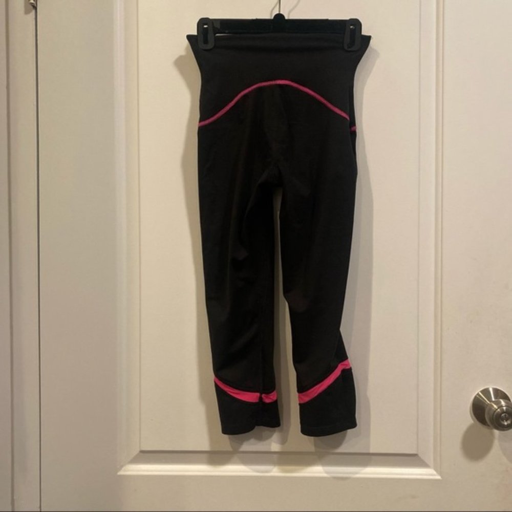 Spanx Booty Boost Compression Capri Leggings - Picture 3 of 3